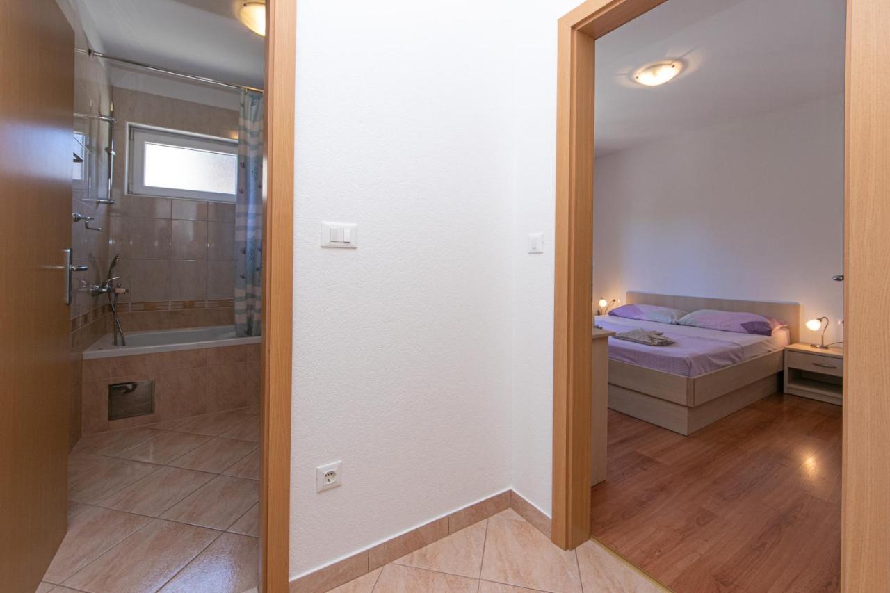 Apartments By The Sea Igrane, Makarska - 20014 Bagian luar foto